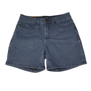 NWT Lee Regular Fit Shorts